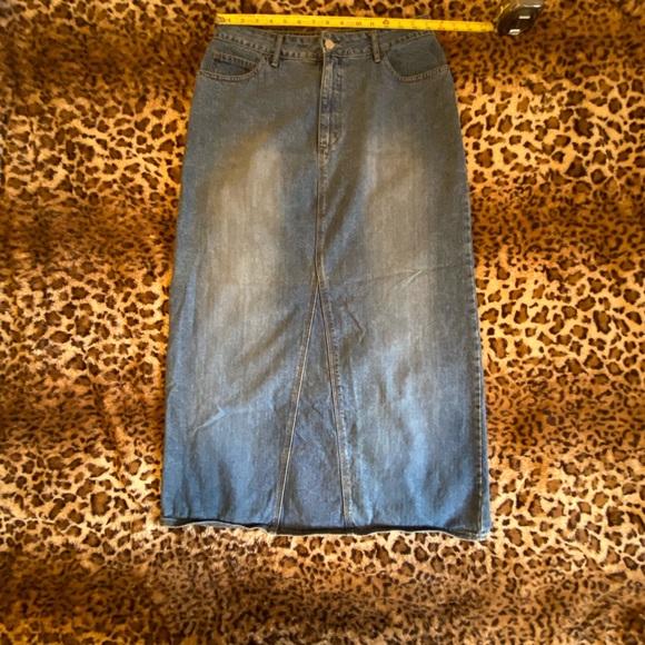 Women’s St. John’s Bay denim maxi skirt size 10. Light fade wash, rear slit. - Picture 8 of 10